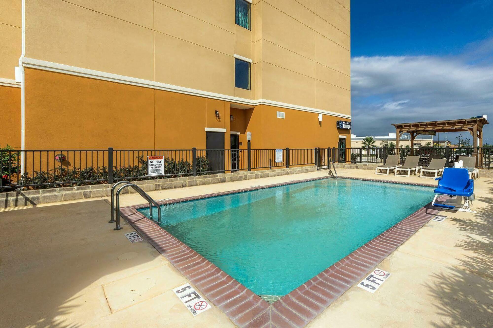 Comfort Suites Cotulla Near I-35 Kültér fotó